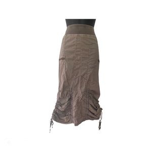 Adjustable length cargo skirt.
